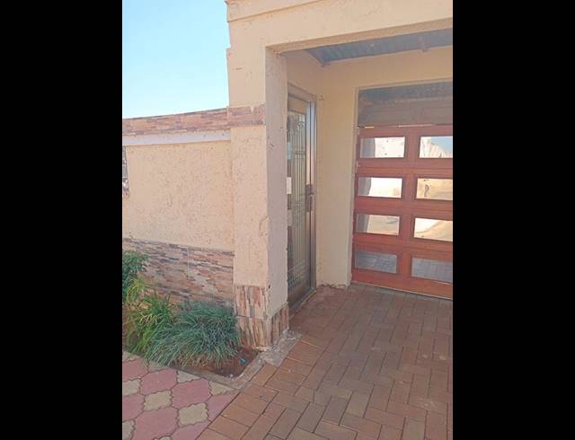 3 BEDROOM HOUSE FOR SALE IN PROTEA GLEN EXT